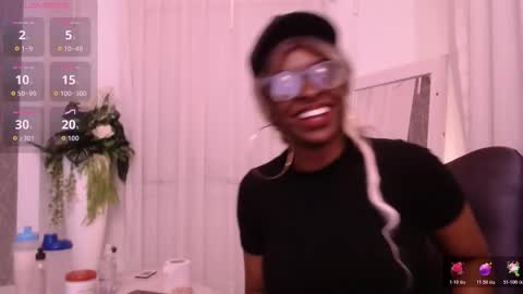 lola online show from 11-09-25, 04:00