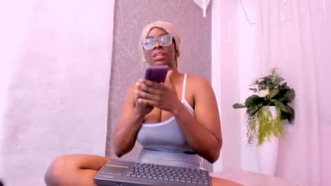 lola online show from 11-18-25, 12:53