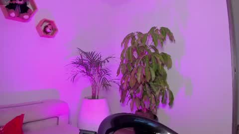 Lola online show from 07-06-26, 10:34