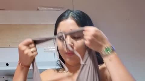 lolalola_12 online show from 11-06-25, 12:11