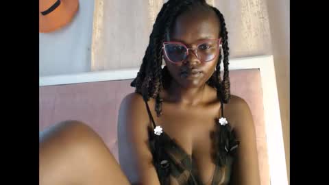 lolamia7 online show from 11-12-25, 06:14