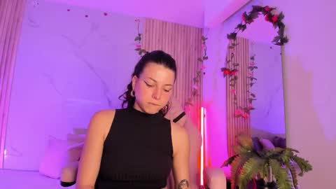 lolamustaine_ online show from 11-14-25, 09:13