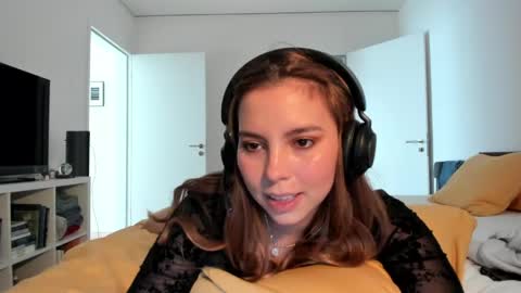 Lola doll online show from 04-18-26, 02:32