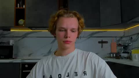 Snapshot of lolkendowson chatting on 07-14-26, 03:51 Kenndi online show from 07-14-26, 03:51