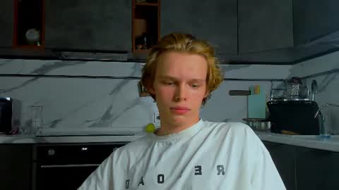 Snapshot of lolkendowson chatting on 07-21-26, 05:04 Kenndi online show from 07-21-26, 05:04