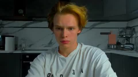 Snapshot of lolkendowson chatting on 07-22-26, 06:11 Kenndi online show from 07-22-26, 06:11