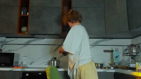 Snapshot of lolkendowson chatting on 07-27-26, 02:18 Kenndi online show from 07-27-26, 02:18