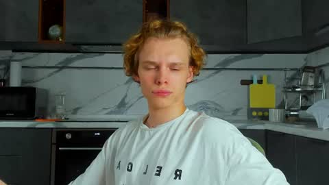 Snapshot of lolkendowson chatting on 07-28-26, 03:21 Kenndi online show from 07-28-26, 03:21