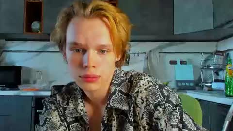 Snapshot of lolkendowson chatting on 07-29-26, 03:54 Kenndi online show from 07-29-26, 03:54