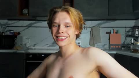 Snapshot of lolkendowson chatting on 07-30-26, 10:42 Kenndi online show from 07-30-26, 10:42