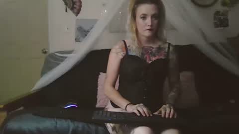 Lollipop Queen online show from 10-16-25, 06:58