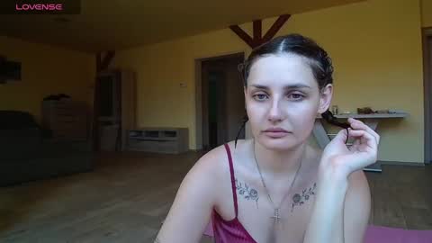Snapshot of lollllllita chatting on 05-18-26, 09:37 lolitta online show from 05-18-26, 09:37