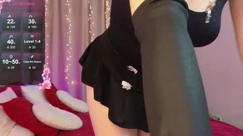 Snapshot of lolly_cum chatting on 10-23-25, 02:05 Mona online show from 10-23-25, 02:05