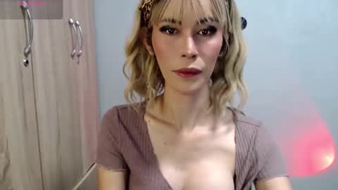 Snapshot of lolly_lips69 chatting on 06-09-26, 02:45 hana online show from 06-09-26, 02:45