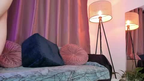 Snapshot of lollypetitte_ chatting on 05-23-26, 03:12 Lolly online show from 05-23-26, 03:12