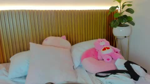 Snapshot of loly_berry chatting on 05-05-26, 02:14 L O L Y online show from 05-05-26, 02:14