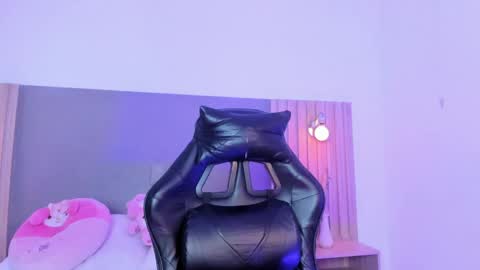 Snapshot of loly_berry chatting on 05-10-26, 02:17 L O L Y online show from 05-10-26, 02:17