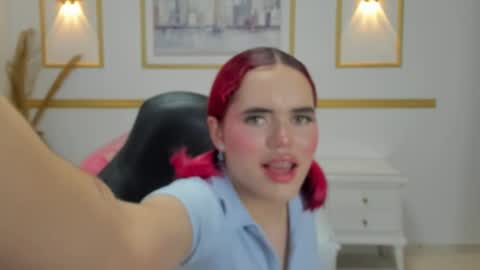 Snapshot of loly_berry chatting on 05-15-26, 09:00 L O L Y online show from 05-15-26, 09:00