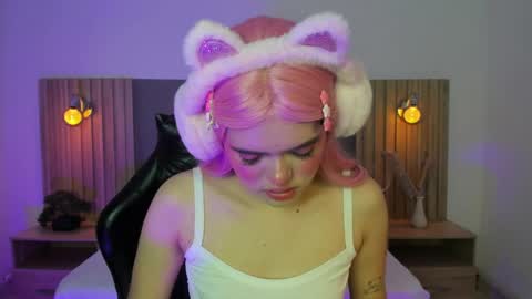 Snapshot of loly_berry chatting on 05-22-26, 02:30 L O L Y online show from 05-22-26, 02:30