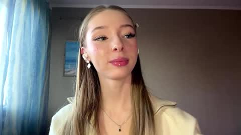 Snapshot of lomakamstra chatting on 03-06-26, 02:35 Lili online show from 03-06-26, 02:35