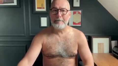 EnglishBear online show from 10-01-25, 09:04