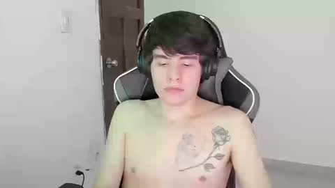 Snapshot of lonelyhotboy0 chatting on 11-04-25, 08:41 Kevin online show from 11-04-25, 08:41