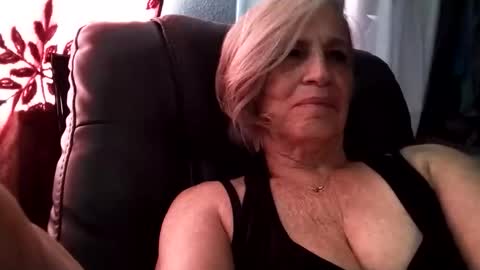 Snapshot of lonelylana1955 chatting on 10-17-25, 04:42 lonelylana1955 online show from 10-17-25, 04:42