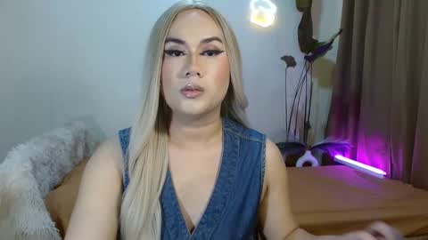 Snapshot of longoria_crawford chatting on 09-14-25, 01:10 My Lover Dadddy roberto online show from 09-14-25, 01:10