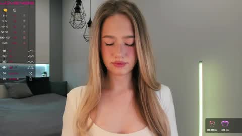 Snapshot of longoriaeva chatting on 04-23-26, 03:25 Eva online show from 04-23-26, 03:25
