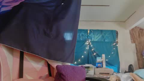 Snapshot of lononcashmere69 chatting on 12-19-24, 04:13 Londoncashmere69 online show from 12-19-24, 04:13