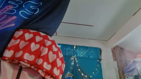 Snapshot of lononcashmere69 chatting on 12-25-24, 05:37 Londoncashmere69 online show from 12-25-24, 05:37