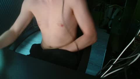Snapshot of loofy_art chatting on 04-12-26, 12:43 Loofy Art online show from 04-12-26, 12:43