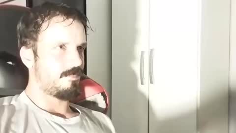 Snapshot of lookaz4010 chatting on 02-17-25, 06:37 Lucas online show from 02-17-25, 06:37