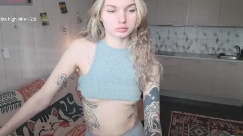 Luna online show from 04-22-26, 03:35