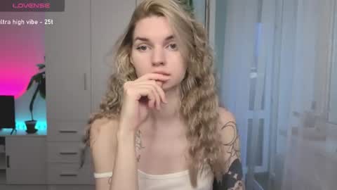 Snapshot of lookluna chatting on 07-02-26, 04:51 Luna online show from 07-02-26, 04:51
