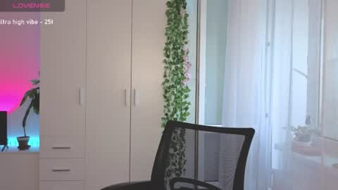 Snapshot of lookluna chatting on 07-04-26, 04:40 Luna online show from 07-04-26, 04:40