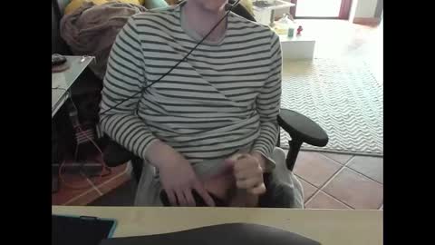 Snapshot of loomie chatting on 02-09-25, 12:41 loomie online show from 02-09-25, 12:41