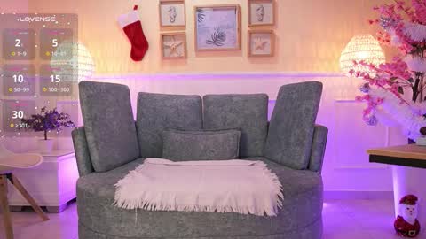 Snapshot of loonanyx chatting on 12-04-25, 11:30 Loona Nyx online show from 12-04-25, 11:30