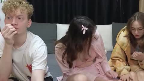 Jean and Isa right couple Mark and Eva left couple online show from 03-21-26, 10:42