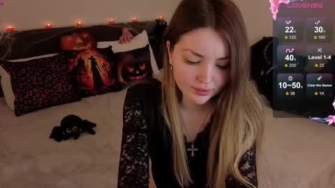 Lora online show from 10-25-25, 11:51