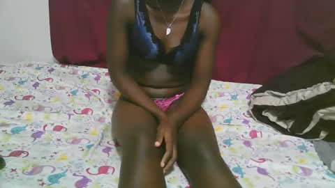 lora_amor online show from 10-31-25, 10:00