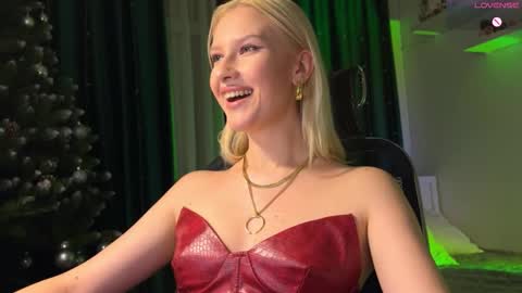 Lora heil online show from 12-19-25, 02:24