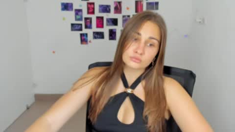Snapshot of lora_kisses chatting on 07-20-26, 05:33 Lora online show from 07-20-26, 05:33