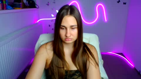 Snapshot of lora_kisses chatting on 07-21-26, 05:32 Lora online show from 07-21-26, 05:32
