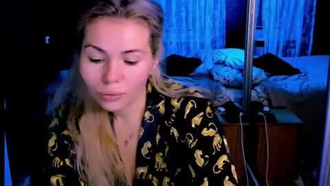 Lora online show from 10-27-25, 02:37