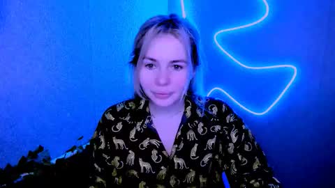 Lora online show from 02-05-26, 03:22