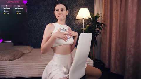 Lora online show from 10-11-25, 05:17