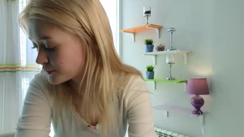 Lora online show from 02-28-26, 09:10