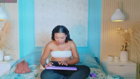 Loraine Rios online show from 05-20-26, 04:51