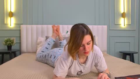 Lora online show from 10-14-25, 04:19